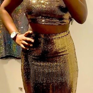 Form fitting three piece skirt set. This outfit was only worn once.